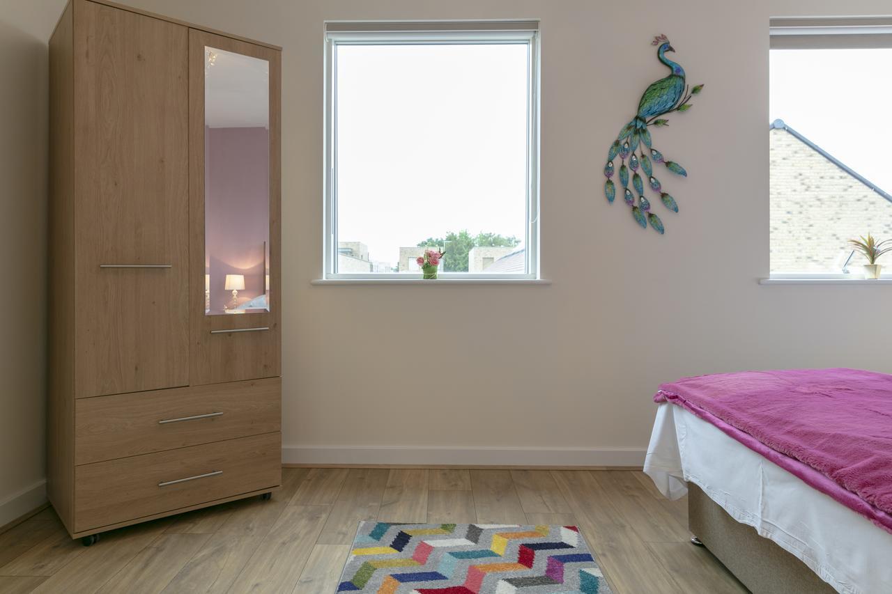 Modern & Exquisite Trumpington Townhouse With Parking & 5 Mins To Papworth Hospital Cambridge  Exterior photo
