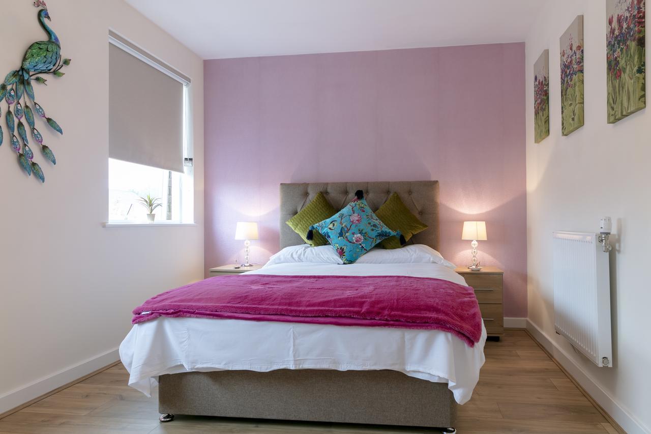 Modern & Exquisite Trumpington Townhouse With Parking & 5 Mins To Papworth Hospital Cambridge  Exterior photo