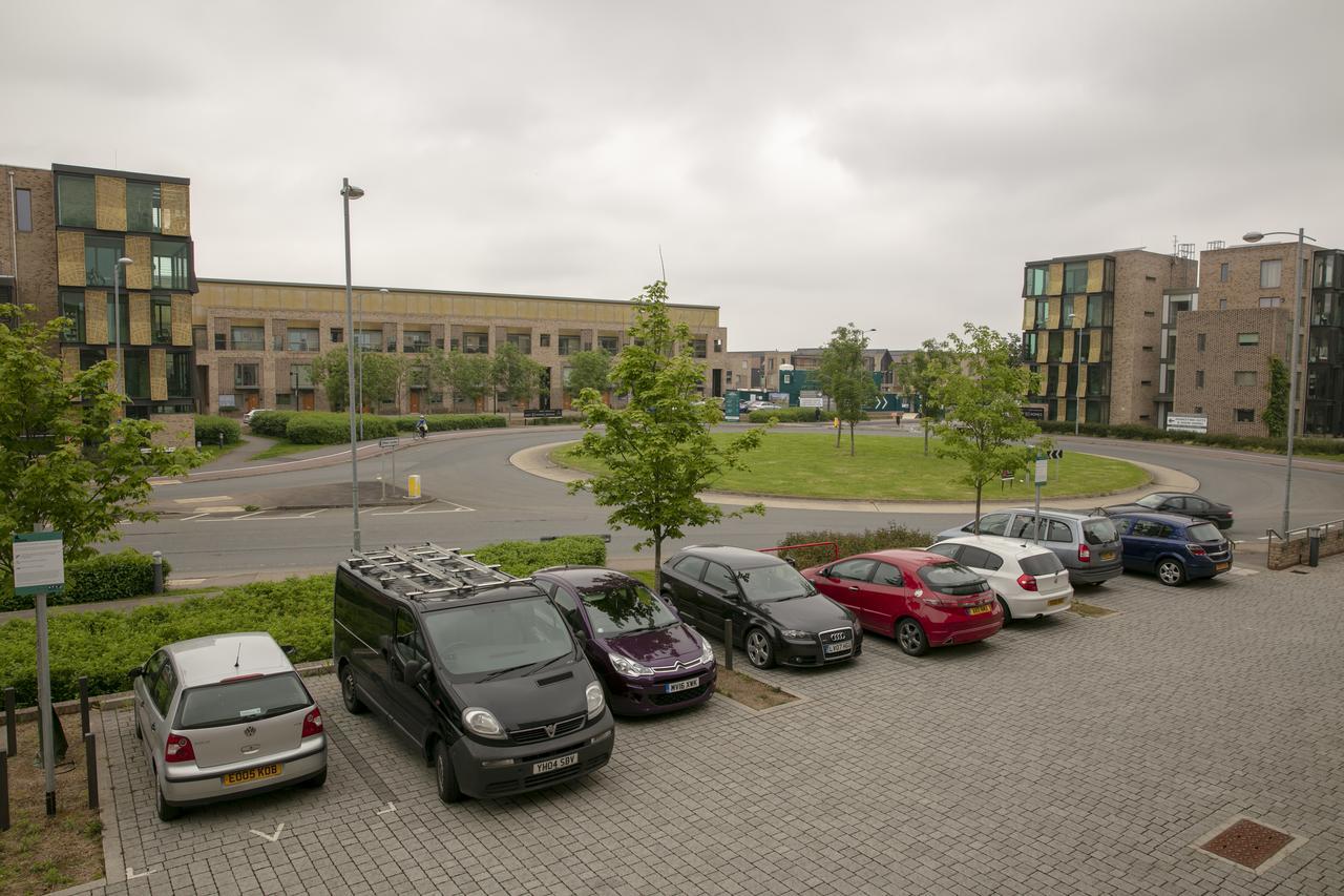 Modern & Exquisite Trumpington Townhouse With Parking & 5 Mins To Papworth Hospital Cambridge  Exterior photo